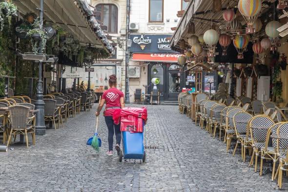 Cum vom arunca gunoiul în București: Regulile se schimbă radical, apar insulele ecologice și 7 fracții de colectare 19021163