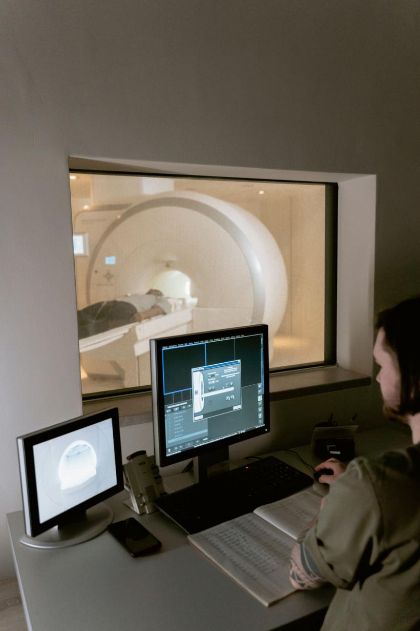 „Radiologia riscă să intre în blocaj”. Revolta a sute de medici împotriva noilor reguli CNAS: termenul de 3 zile pentru rezultate și tarifele mici pot lăsa pacienții fără investigații 19021048