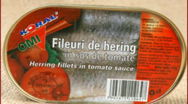 hering in sos de rosii