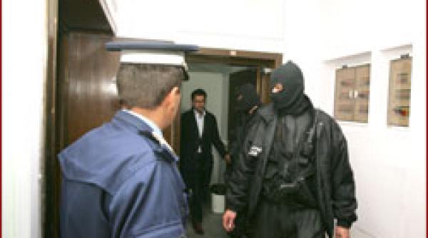 top secret s a pus capat scurgerilor de informatii