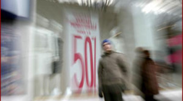 incepe sezonul reducerilor magazinele pot scadea preturile cu pana la 70 la produsele de iarna