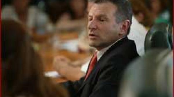 tupeu gretos vladescu se vaita ca nu i platit suficient