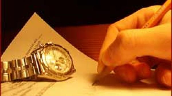 in ue se munceste tot mai putin