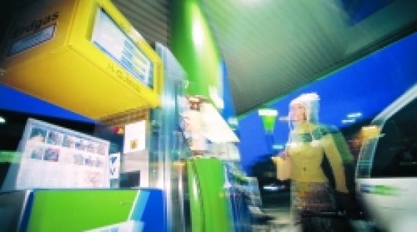 carburanti cardurile cresc cu benzinariile