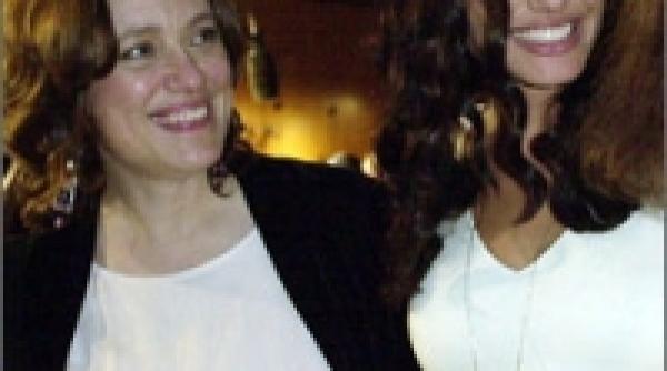 hollywood angelina jolie in doliu