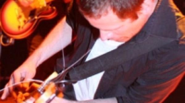 vin americanii girls against boys concert in club fire