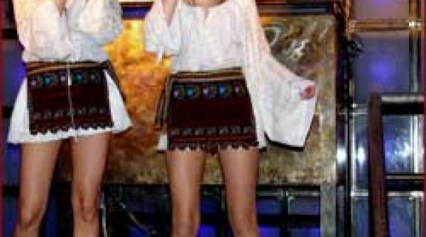 hai la hora mandrele tarii canta si dantuiesc