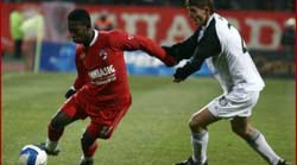 dinamo jiul 1 0 cainii la un pas sa si rupa gatul