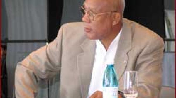 omul zilei john carlos