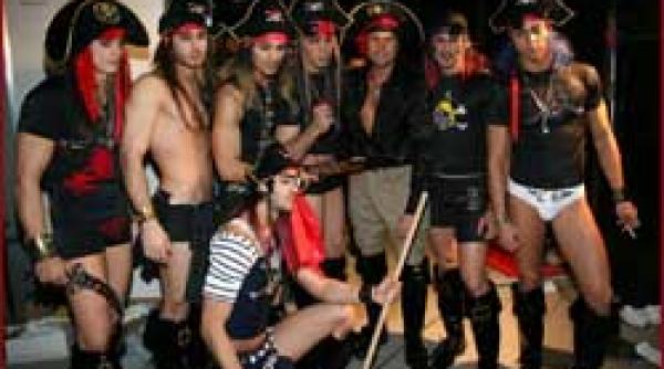 bucharest fashion week pirati in chiloti cu cranii si cristale svarowski