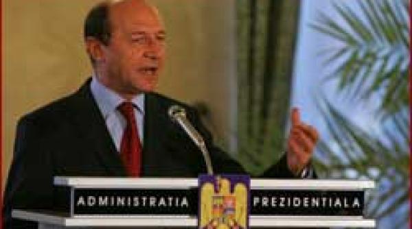 basescu nu demisioneaza ci alege referendumul