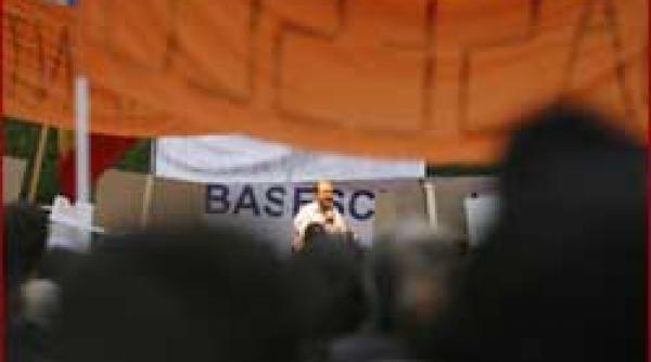 basescu la mitingul din piata constitutiei