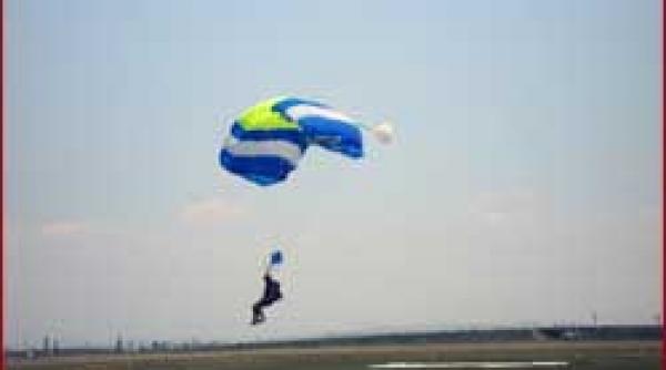 liber la parasutism adrenalina si senzatii tari de la 4 000 de metri