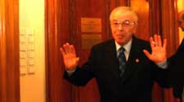 consilieri vacaroiu si aduce oameni din senat