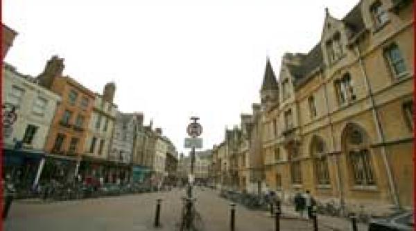 si oxfordul isi are romanii lui