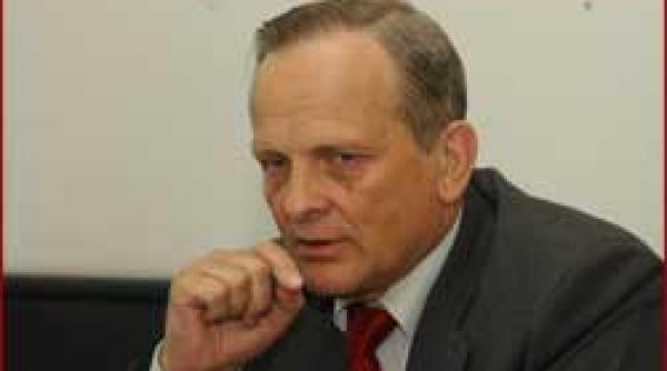 stolojan prins cu butelia securitatii