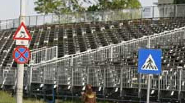 cars will race around the parliament building in may