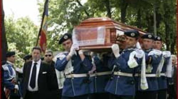 sufletul mopsului s a urcat la cer florea dumitrache a fost condus pe ultimul drum