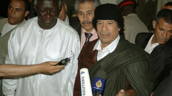doar zvonuri gaddafi e sanatos tun