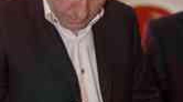 gheorghe hagi revine pe teren