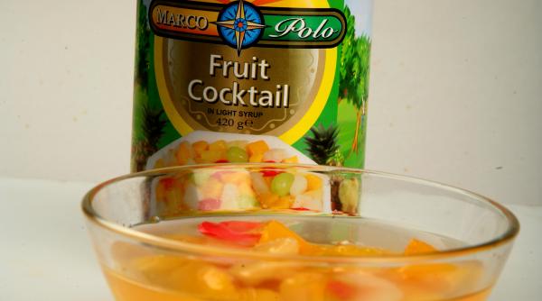 compot cu cirese colorate