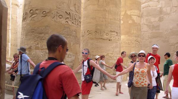 misterioasa teba cea cu o suta de porti