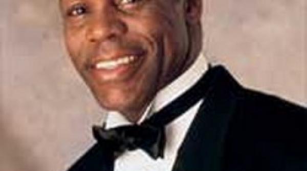 cinem aplatit hugo chavez loveste din nou