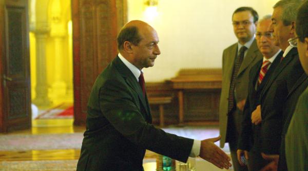 basescu joaca la anticipate
