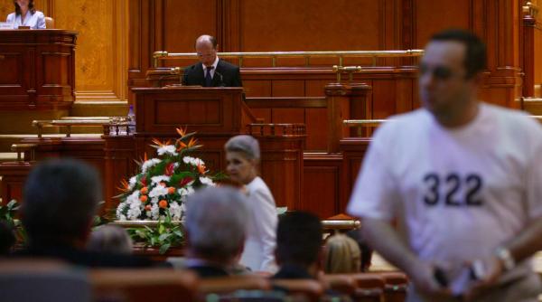basescu cere demisia guvernului si anticipate