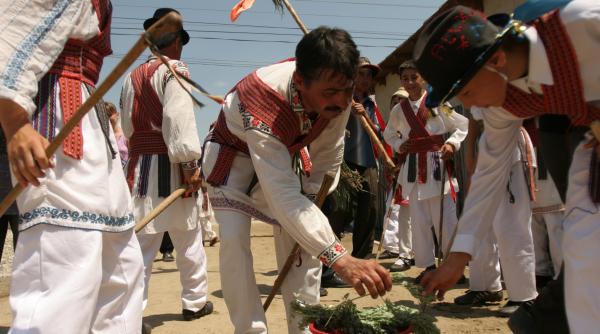 calusarii au ramas cu legendele