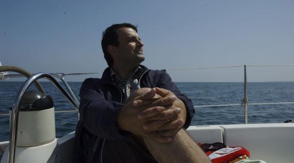 lucian mandruta pleaca c o barcuta