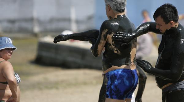 medicina cu noroi pentru toti oamenii goi