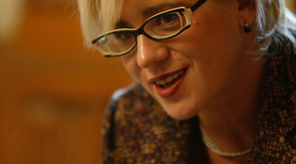 astazi e ziua ta corina cretu