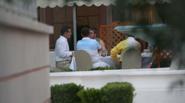 regele se intoarce acasa