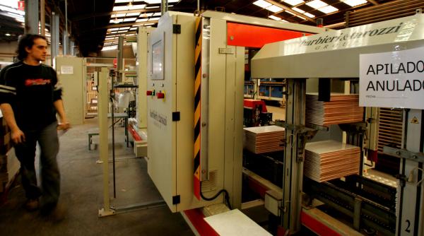 spania taiati la salariu pentru ca sunt imigranti