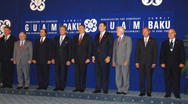 singuri in fata moscovei