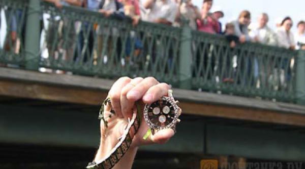 nebunie ceasul lui thomas anders gasit in apele raului neva