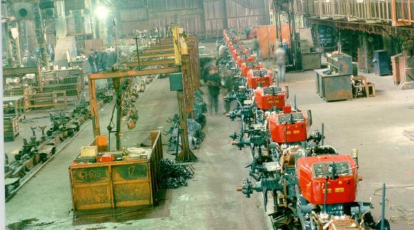 tractorul intr o casuta postala