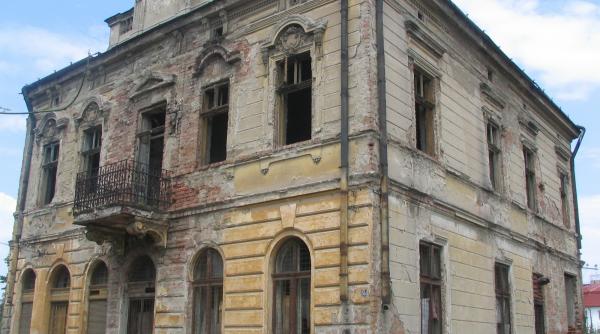 indolenta casa marelui sculptor gheorghe anghel ramane o ruina