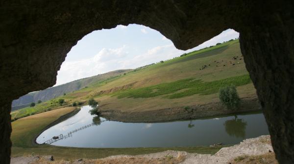 sihastriile in piatra de la orheii vechi