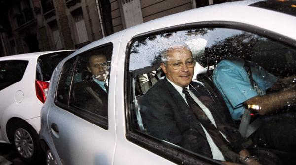 in pat cu o agenta a securitatii romane