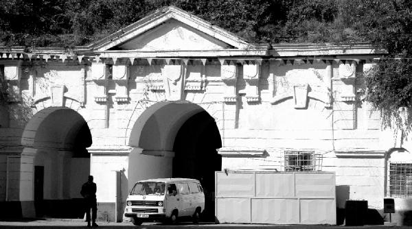 vestigii in ruina pe varfuri de munti