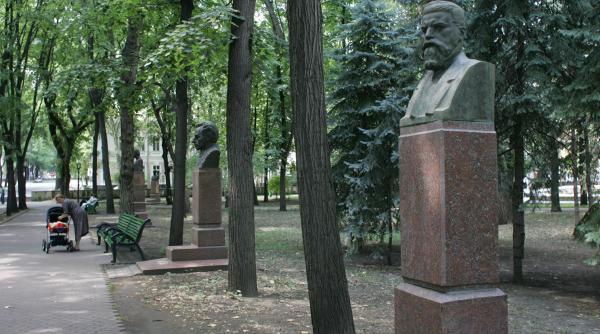aleea clasicilor din chisinau