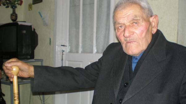 aurul comunistiia 128 166 si pensia democratiei