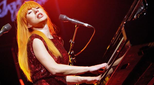 omul zilei tori amos