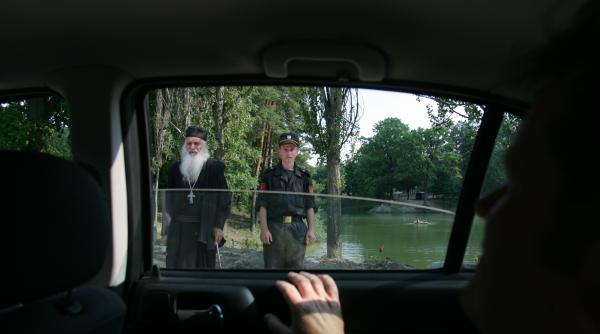 regele asteptat sa si ia portretul votiv