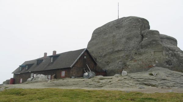 la inaltime caldura mare si la varful omu