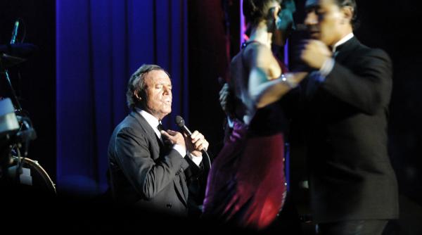 manuela tavi si julio iglesias