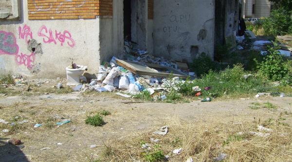 sectorul 5 acoperit de gunoaie