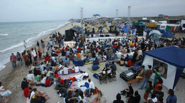 cadetii si veteranii au asediat vama